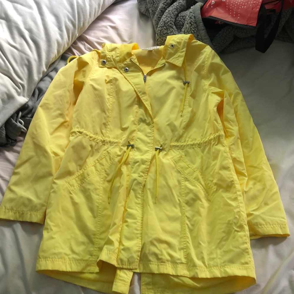 Yellow jacket/rain coat